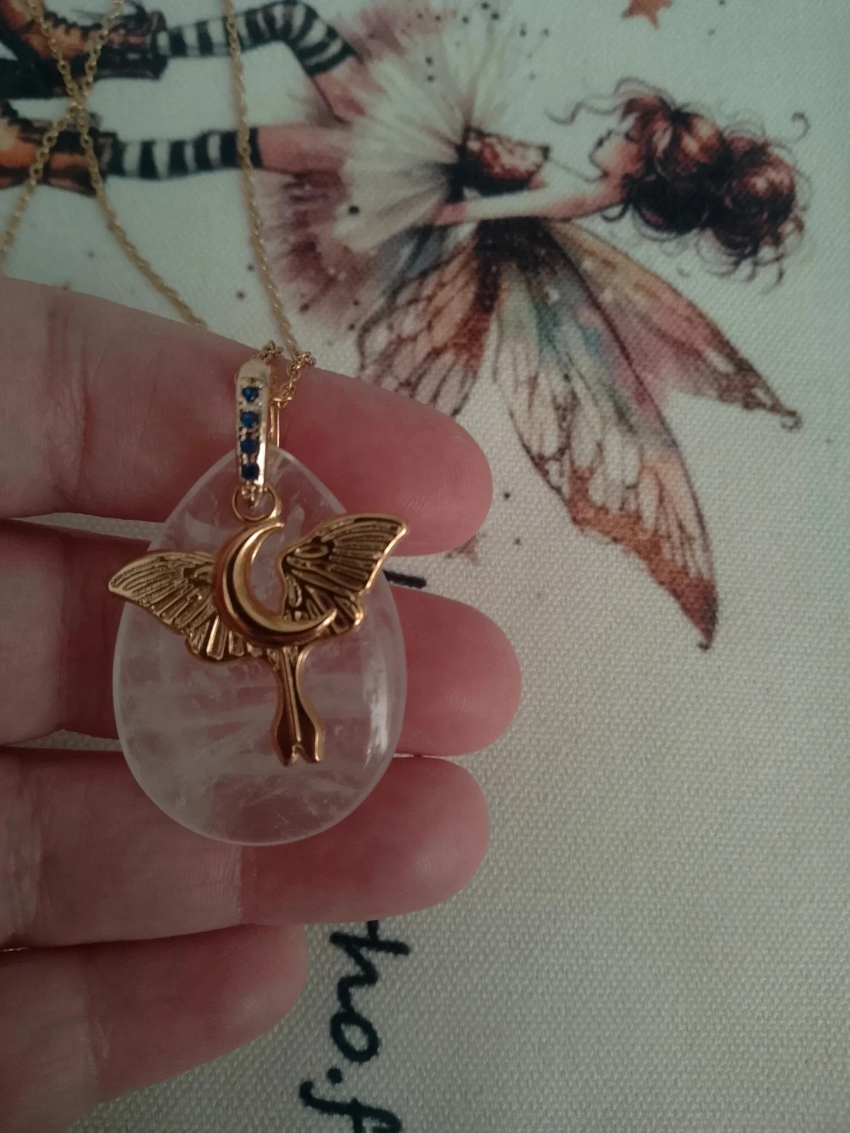 Collier cristal de roche et pendentif lune papillon – photo 2